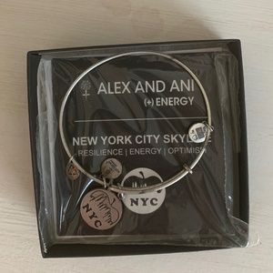 ALEX AND ANI New York City Skyline Charm Bangle 🤍